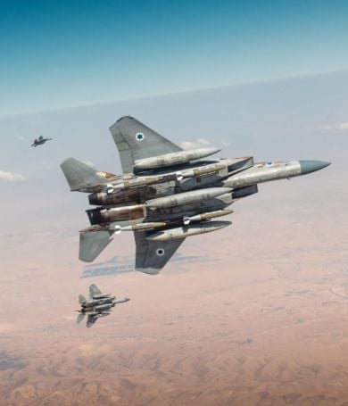 מטוס הקרב הישן שהוכן לשימוש שעות לפני התקיפה באיראן. צפו