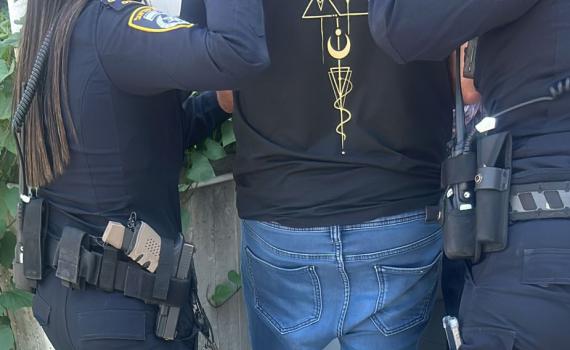 המשטרה עצרה שלושה חשודים שמנעו כניסה למקלטים בבת ים