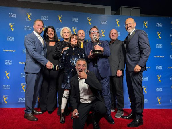 הסרט הישראלי זכה באמי, הבמאי תקף את הממשלה על הבמה