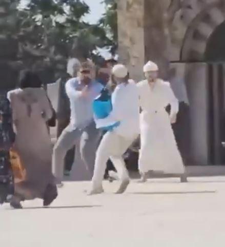 לראשונה מאז חורבן הבית: כהנים הניפו קרבן במקום המקדש