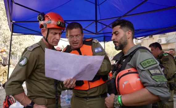 מפקד פיקוד העורף על השינוי בהנחיות: נעקוב וננהג באחריות״