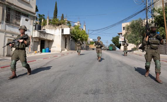 החזית הפלסטינית: חמישה גדודים פלשו לשכם, 7 מבוקשים נעצרו