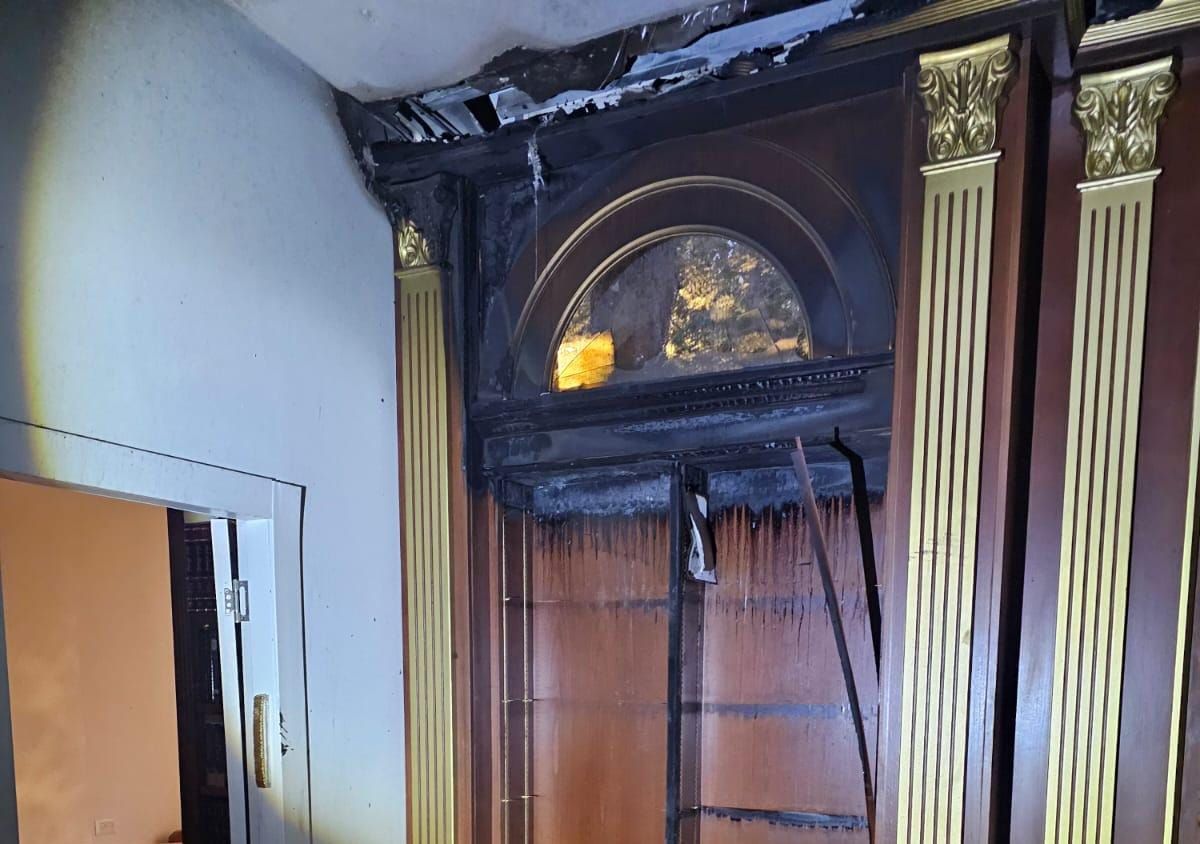 חשד להצתה בביה"כ של הרב יוסף: צלב צויר על בית סמוך | תיעוד