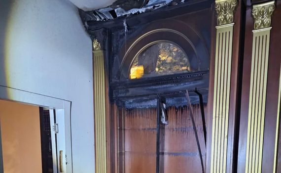 חשד להצתה בביה"כ של הרב יוסף: צלב צויר על בית סמוך | תיעוד