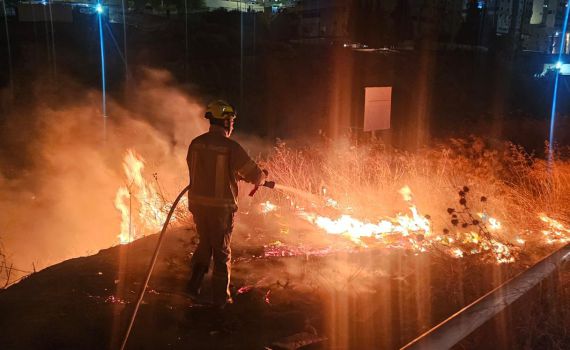 בעקבות הירי לצפון: שריפה פרצה בשטח פתוח