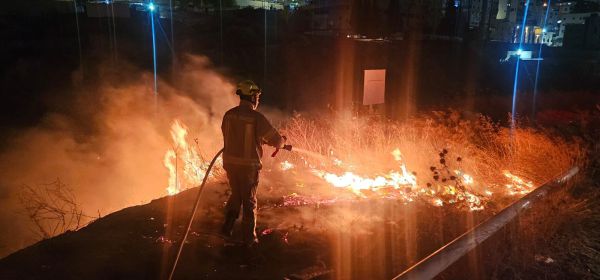 בעקבות הירי לצפון: שריפה פרצה בשטח פתוח
