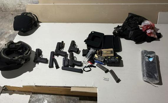 אקדחים רימוני הלם ואפודים | סוכל ניסיון הברחת אמל"ח מיו"ש