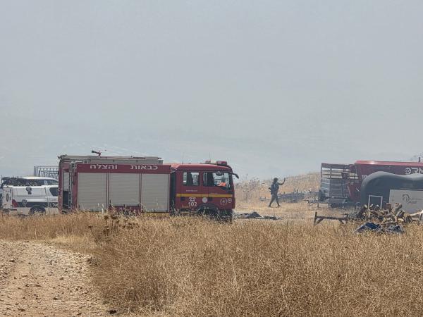 בעקבות נפילה: שריפה פרצה בשטח פתוח ליד צפת | תיעוד