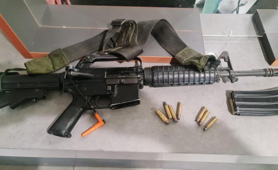 חייל בשירות סדיר נעצר עם חברו לאחר שירו מרכב בנסיעה