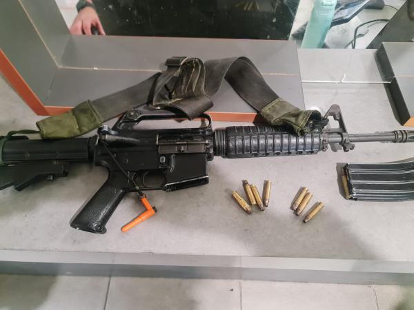 חייל בשירות סדיר נעצר עם חברו לאחר שירו מרכב בנסיעה