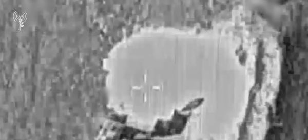 רגע לפני השיגור לישראל: מטוסי הקרב השמידו את הטילים | צפו