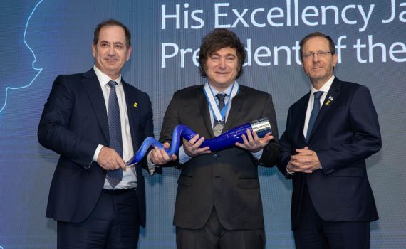 חאבייר מיליי זכה בפרס בראשית ותרם את הפרס