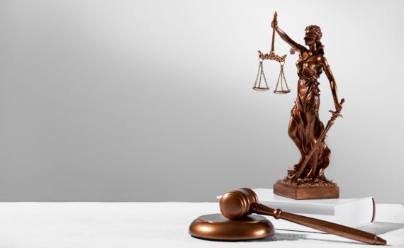 למה חשוב להיעזר בעורך דין המומחה לענייני משרד הפנים?