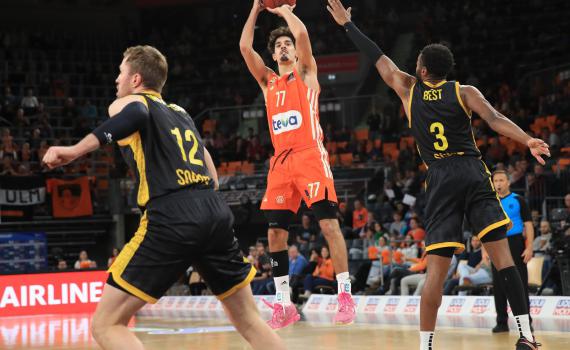 על הבמה הגדולה בעולם: צמד הישראלים ממשיך להרשים