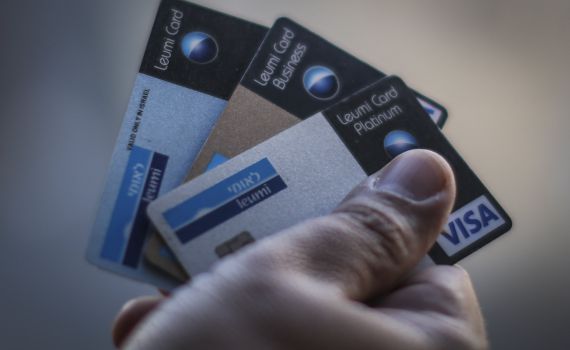 בזמן שביתת החטופים: ירידה בהיקף הוצאות כרטיסי האשראי