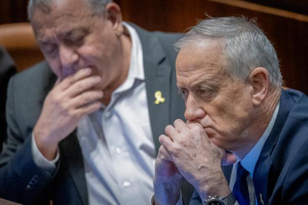 השיחה הקשה בין גנץ לאייזנקוט: "לא באתי בשבילך"