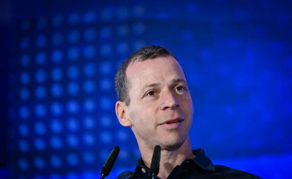 דן חלוץ עירב הורים; עמית סגל כתש אותו. צפו