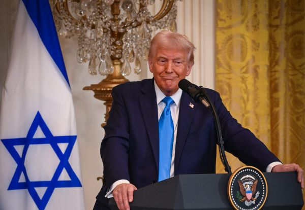 דוברות הבית הלבן נשאלה אם טראמפ יבנה את המקדש. צפו בתשובתה