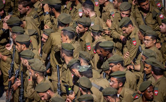 בעקבות המלחמה: השירות הצבאי של אלפי חיילים יוארך