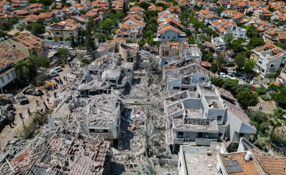 במהלך השבת: בניינים קרסו במתקפה איראנית, 3 הרוגים