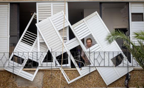 תמונת היום: אזור נפילת הטיל האיראני ברחובות