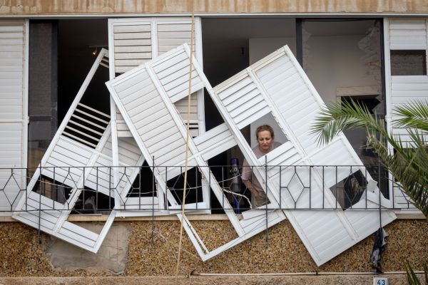 תמונת היום: אזור נפילת הטיל האיראני ברחובות