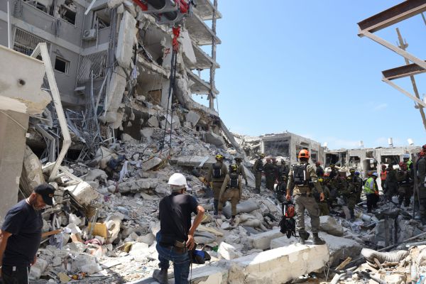 4 ימים אחרי פגיעת הטיל: מתחדשים החיפושים אחר הנעדרת