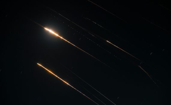 צפו בתיעוד המתקפה האיראנית: טילים בשמי קטאר ועיראק