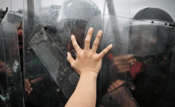 אירלנד בלהבות: בתי מהגרים הוצתו אחרי אונס אלים