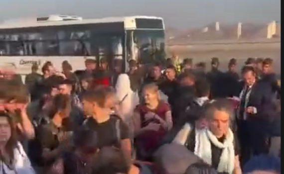 אחורה פנה: מצרים מגרשת פעילים שניסו להגיע לגבול עזה