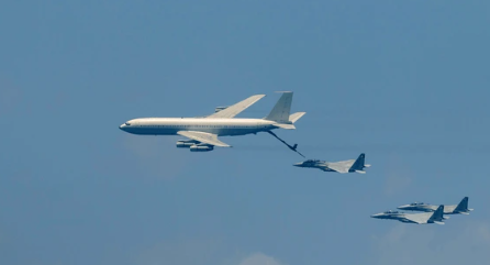 פסע ממתקפה: ארה"ב מעבירה מתדלקים ומטוסי קרב לאזור