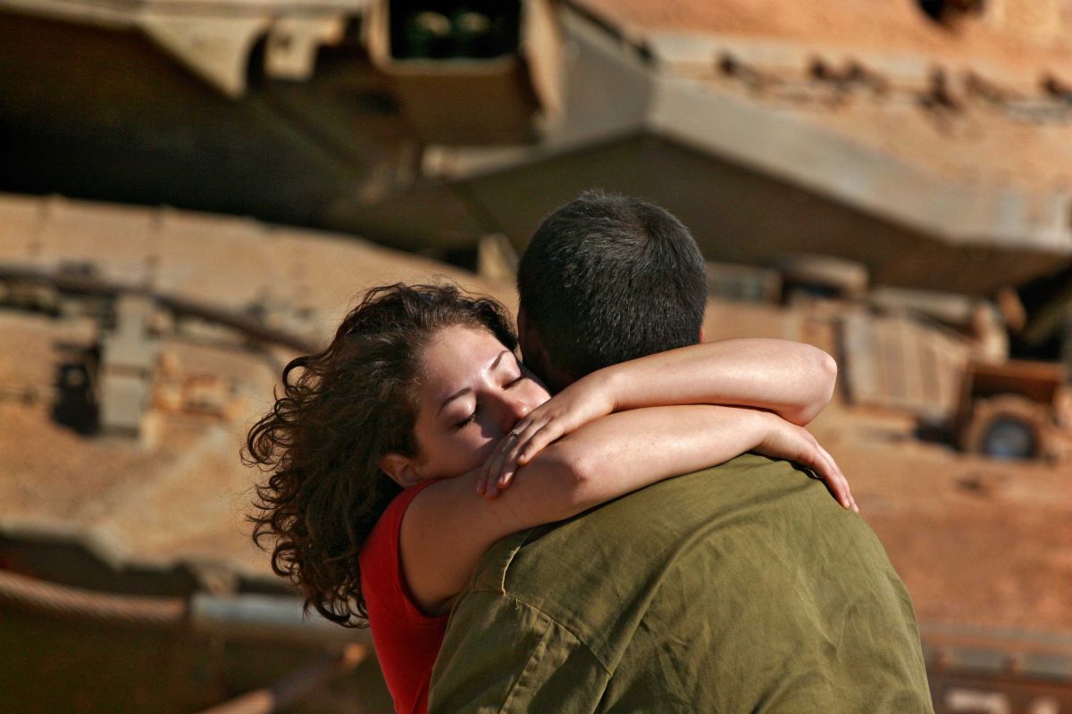 רווקות בזמן מלחמה: "אין בחורים. הם או בקרב או נפלו" | ראיון