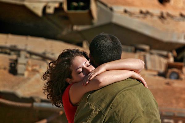 רווקות בזמן מלחמה: "אין בחורים. הם או בקרב או נפלו" | ראיון