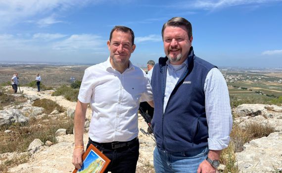 בקרוב בכל מדינות ארה"ב: "יהודה ושומרון" במקום "הגדה המערבית"