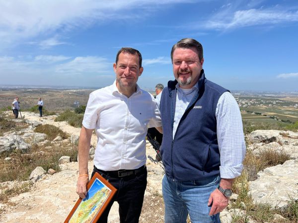 בקרוב בכל מדינות ארה"ב: "יהודה ושומרון" במקום "הגדה המערבית"