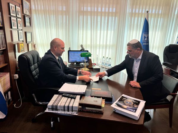 הסכמה נדירה בכנסת: המחנה הממלכתי מצטרף להדחת איימן עודה