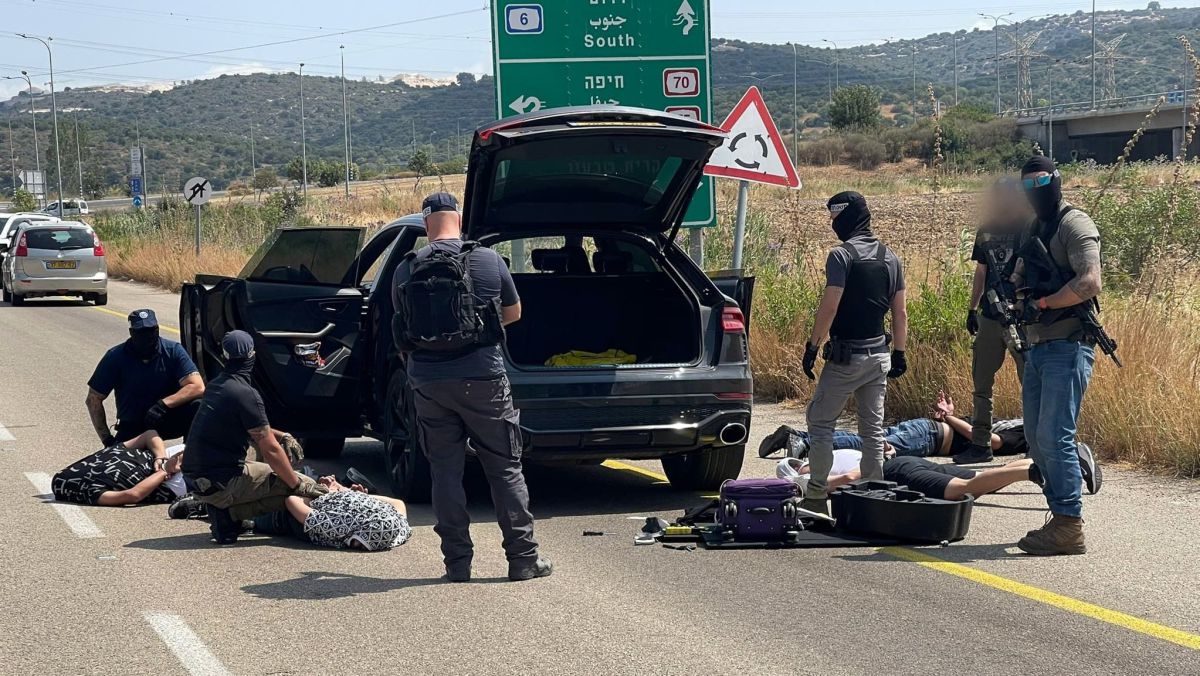צפו: שב"ס והמשטרה סיכלו "שיירת כבוד" לאסיר משוחרר