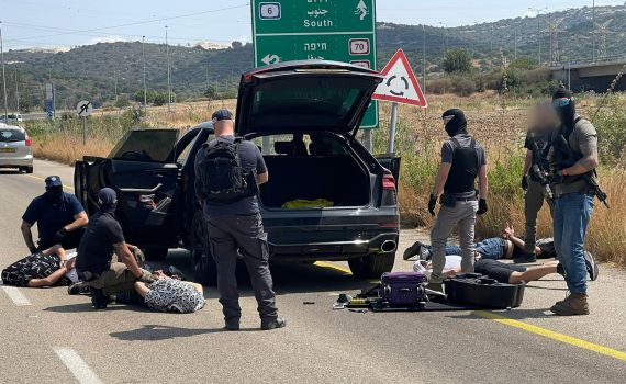 צפו: שב"ס והמשטרה סיכלו "שיירת כבוד" לאסיר משוחרר