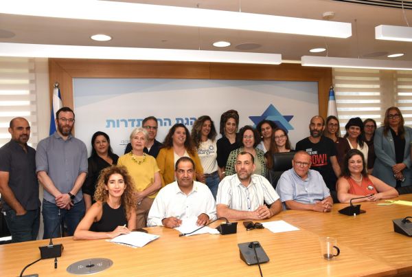 הישג לעובדים הסוציאלים: שדרוג משמעותי בתנאי ההעסקה והשכר