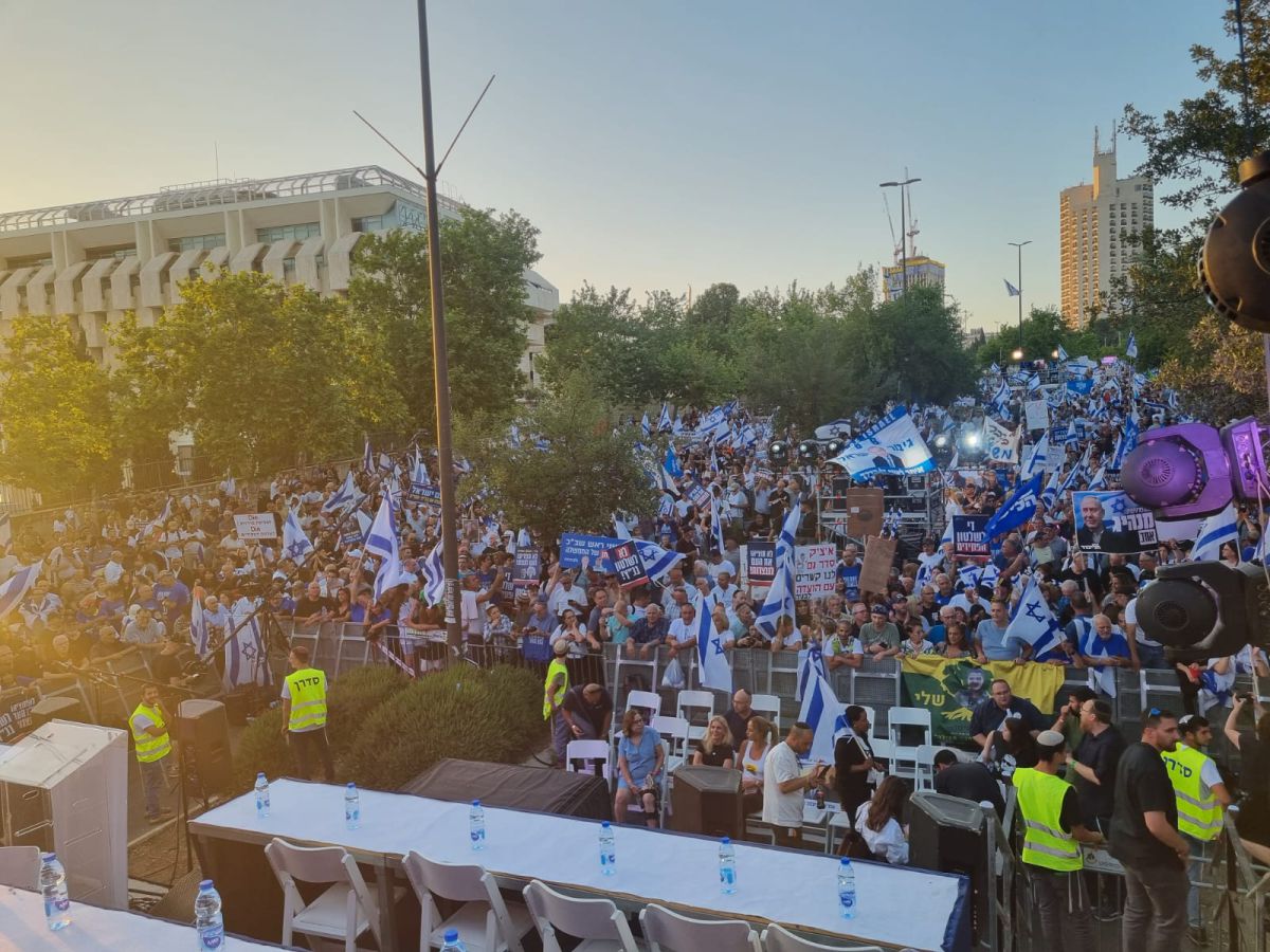 אלפים השתתפו בעצרת הימין מול בית המשפט העליון