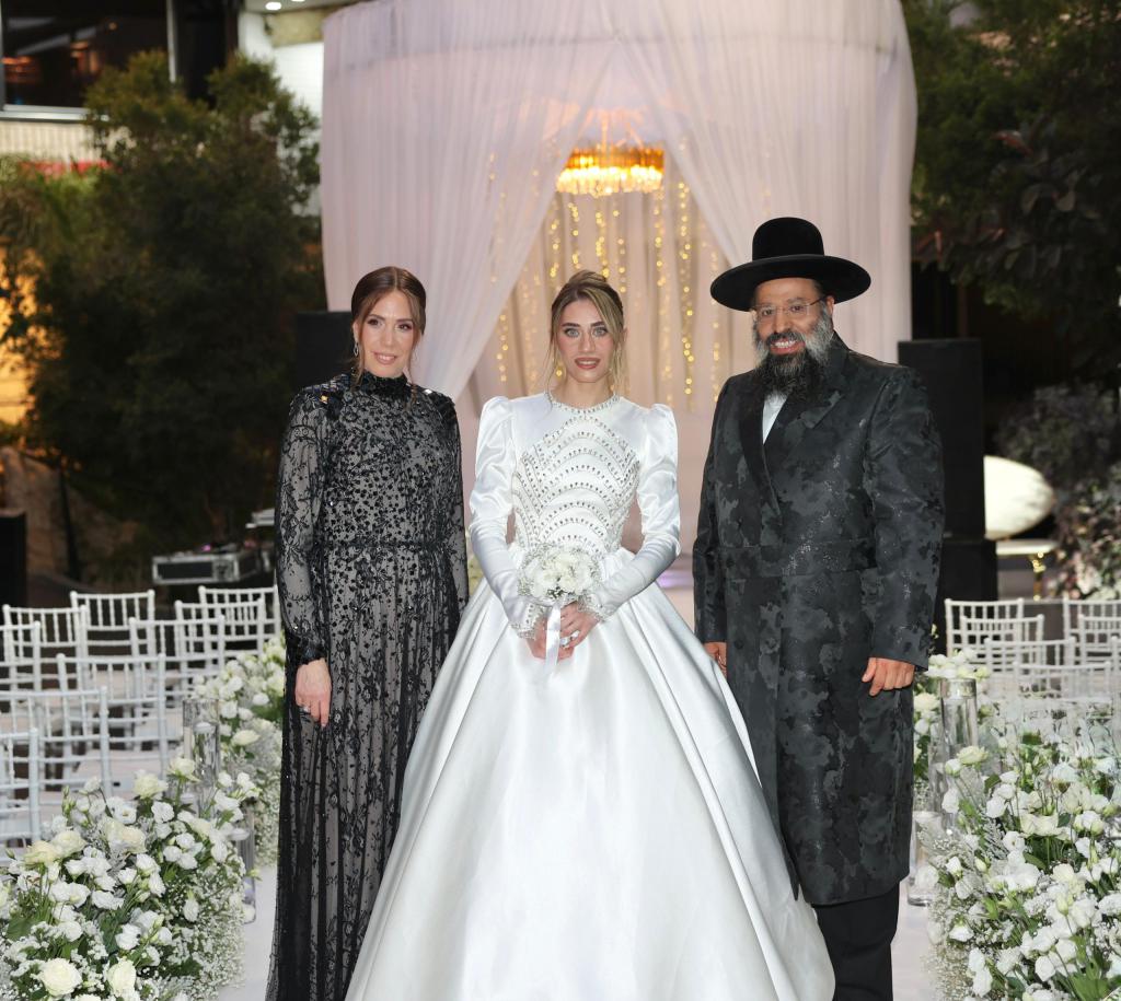 בחתונת ענק: ביתו של הרב נתנאל שריקי נישאה