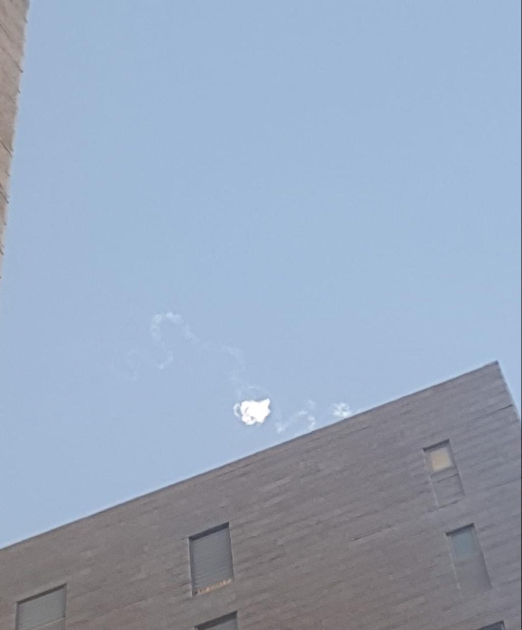 החות׳ים שיגרו טיל לעבר ישראל: רסיסי יירוט נפלו בביתר עלית