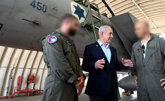 נתניהו בבסיס חיל האוויר: ״אנחנו בדרך להשיג ניצחון״