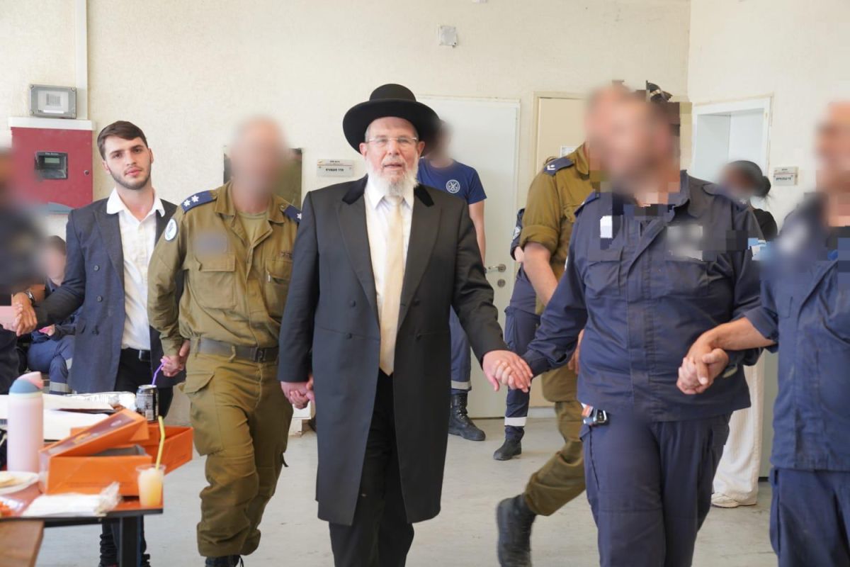 הרב הראשי הגיע לחזק את צוותי הקרקע של חיל האוויר