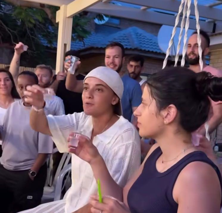 632 יום אחרי שביתה נחרב: אמילי דמארי חוגגת חנוכת בית