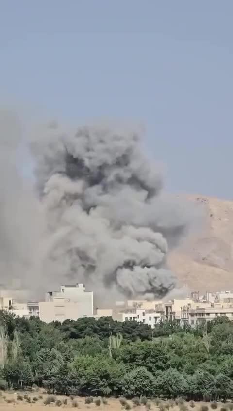 חיסול דרמטי? ראש המודיעין של איראן נקבר בתקיפה ישראלית