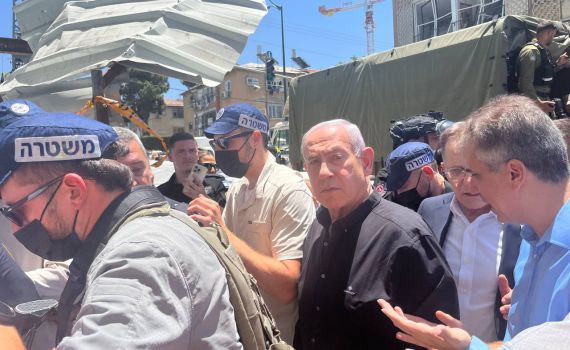 הרצוג ונתניהו בזירת האסון בבית ים: "יאפשר אופק טוב יותר"