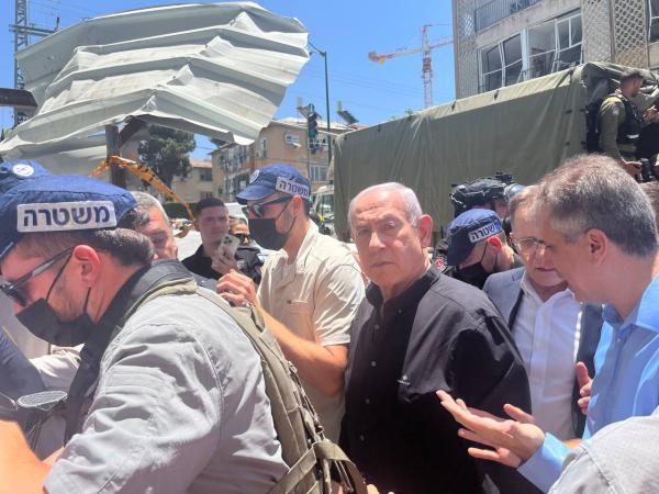 הרצוג ונתניהו בזירת האסון בבית ים: "יאפשר אופק טוב יותר"