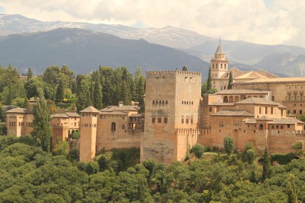 שוברות מוסכמות: נשים משכילות ששינו את ההיסטוריה