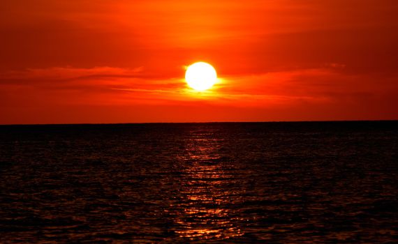 פיזור ריילי: למה השמיים כחולים והשקיעות אדומות?